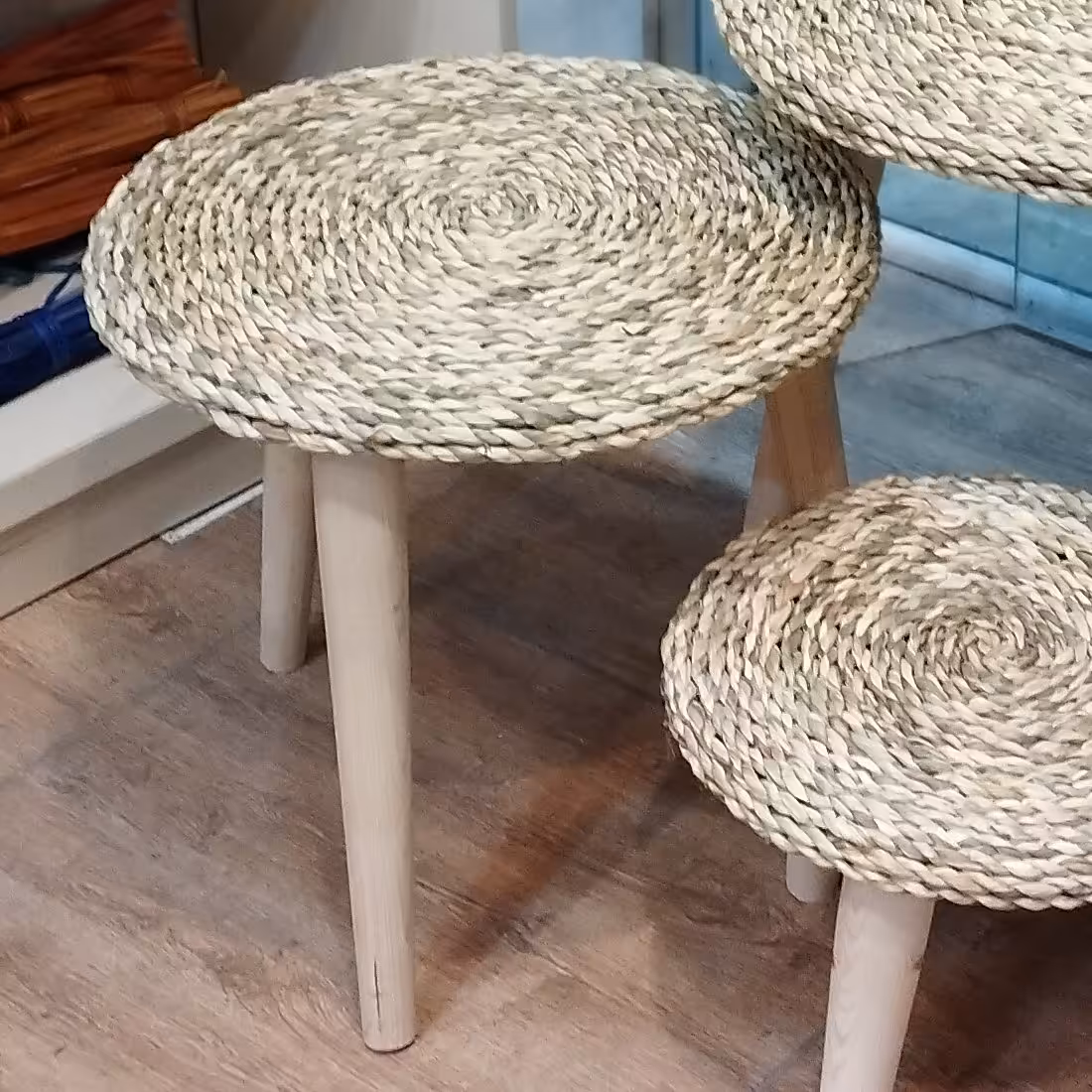 میز  حصیری قطر و ارتفاع43 رنگ کرم