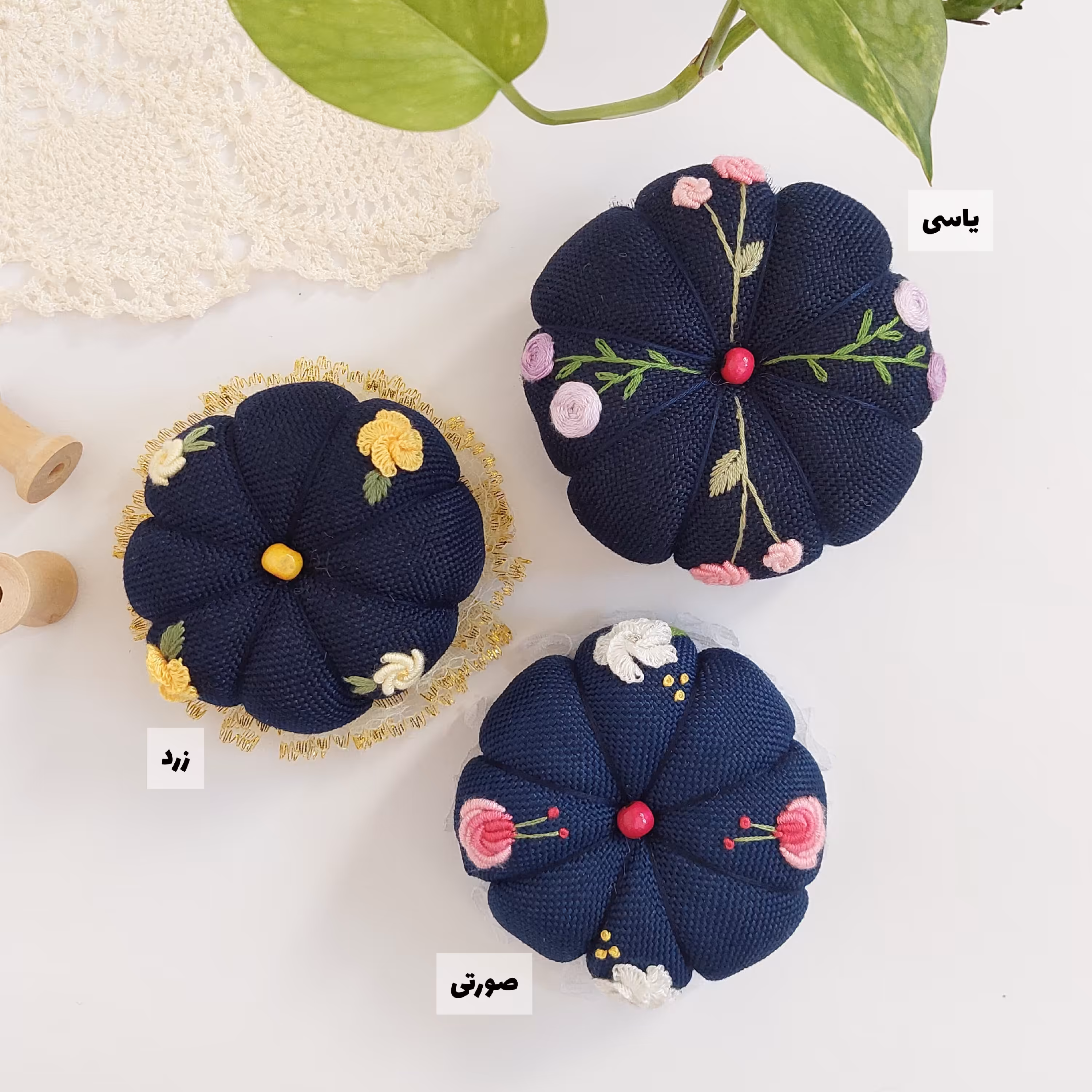 جاسوزنی گلدوزی شده با دست رنگ سورمه ای پارچه گونی بافت