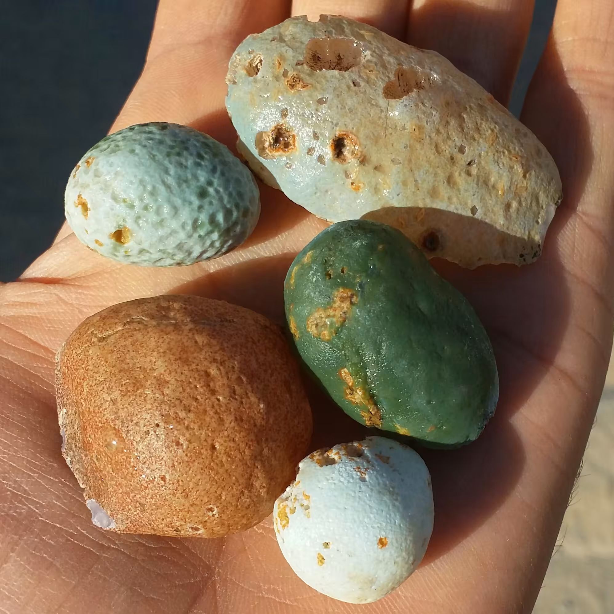 مجموعه 5 عددی سنگ راف خام عقیق نقلی برش نخورده محشر 100 در 100 طبیعی سرشار از خواص شاااهکار خلقت