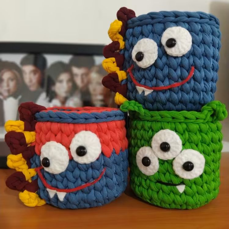 سبد تریکو عروسکی مدل دایناسوری جامدادی