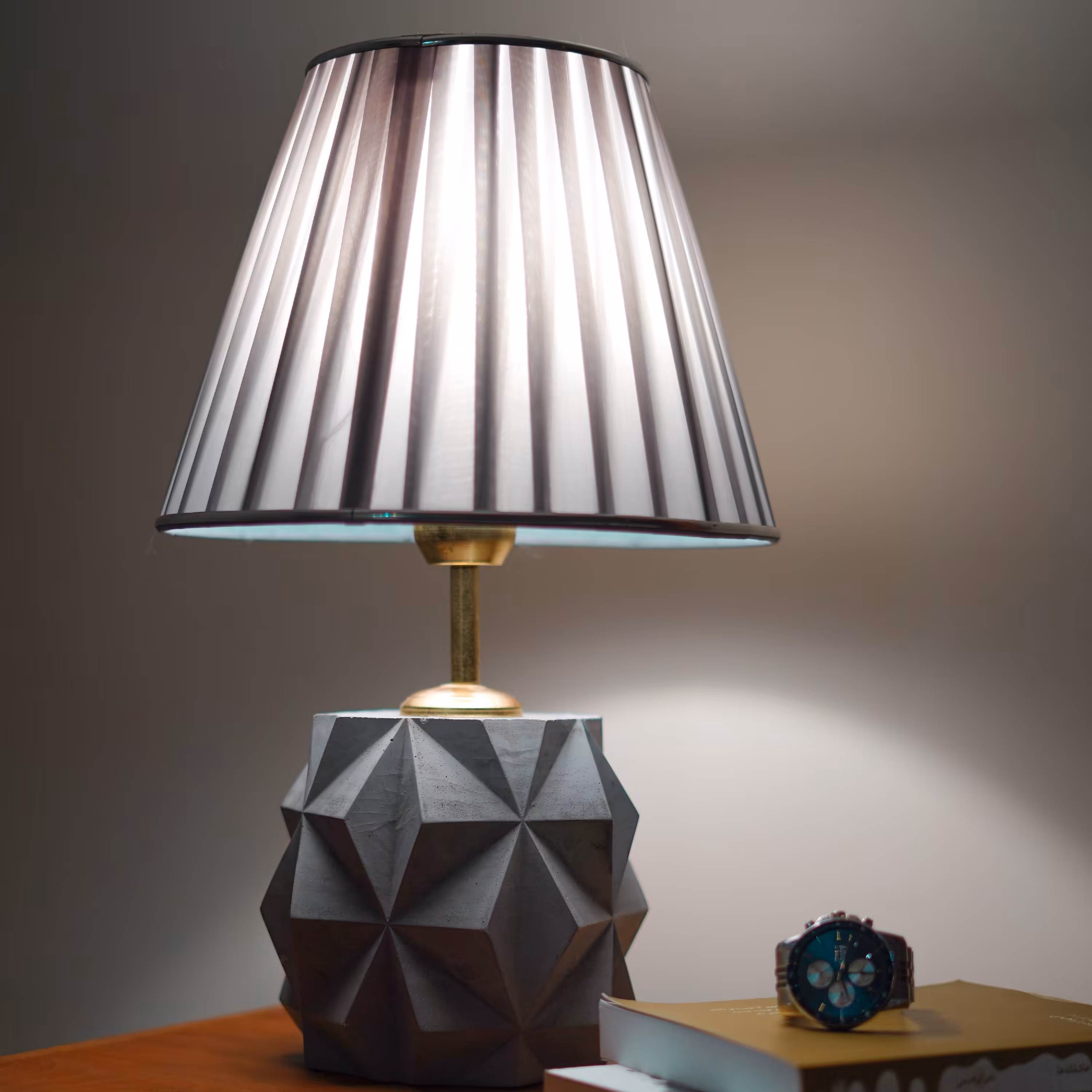 آباژور بتنی کوچک