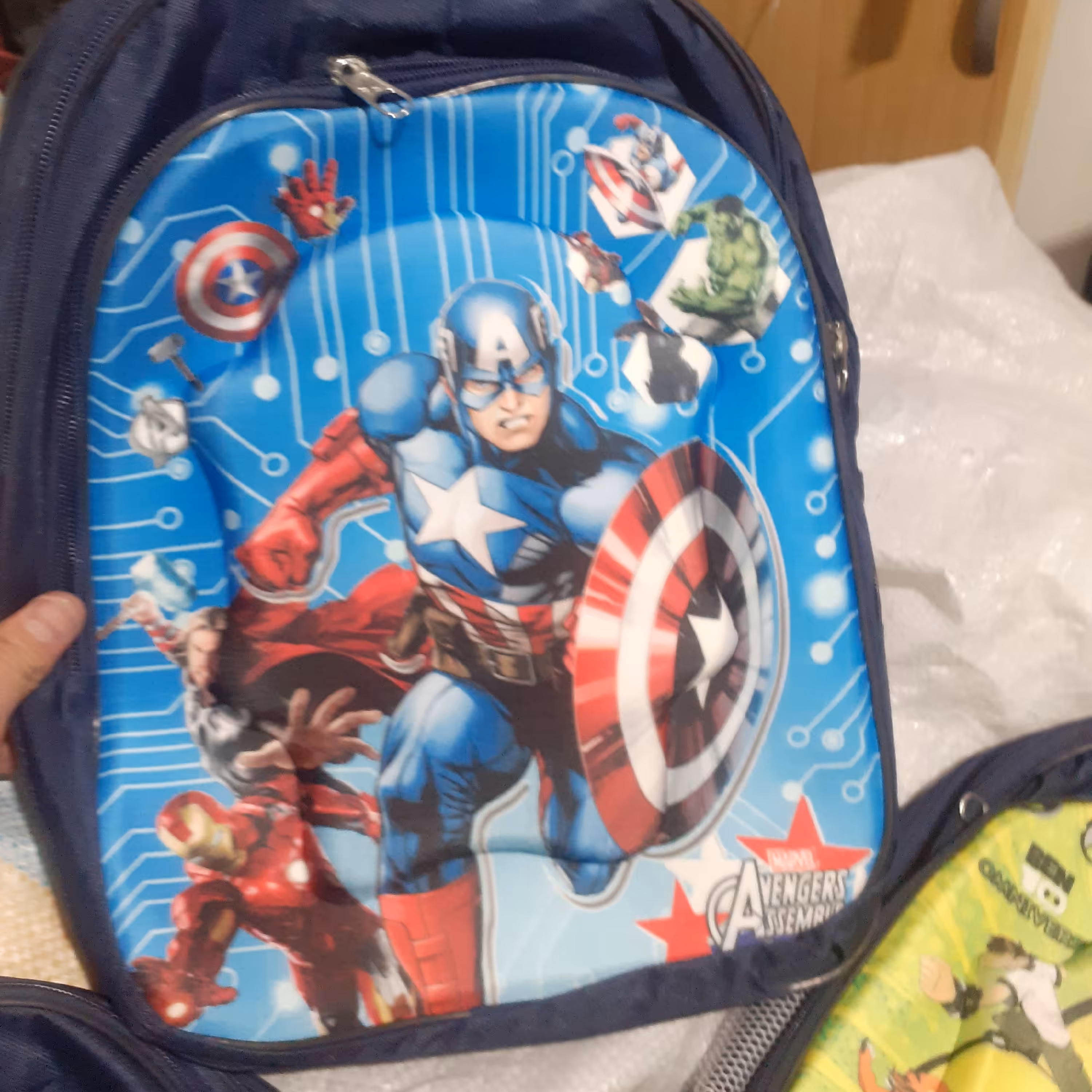 کوله مدرسه ای با طرح کاپیتان امریکایی