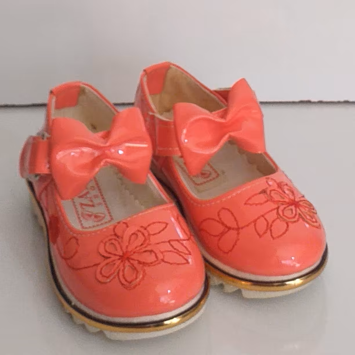 کفش دخترانه مدل مجلسی پاپیونی ورنی صورتی (فقط سایز22)