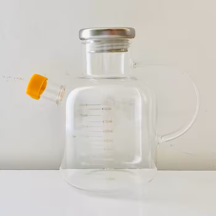 ظرف روغن ریز پیرکس درب استیل گنجایش 850 میلی لیتر