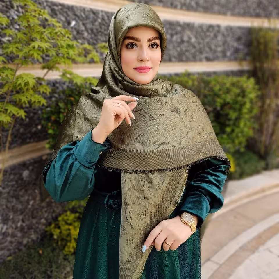روسری نخ ابریشم ژاکارد دو رو لمه دار /ریشه پرزی/کیفیت بی نظیر و متفاوت/ سُر نمیباشد