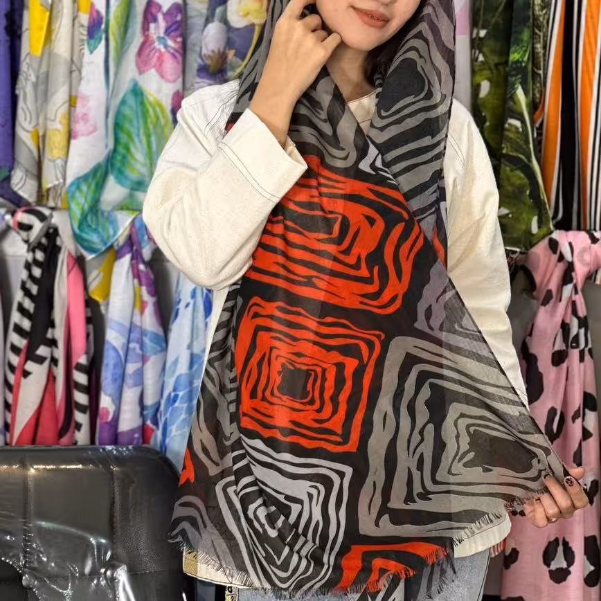 شال مشکی قرمز طرحدار پارچه نخی کیفیت عالی در حد شال وارداتی ارسالرایگان کد r479