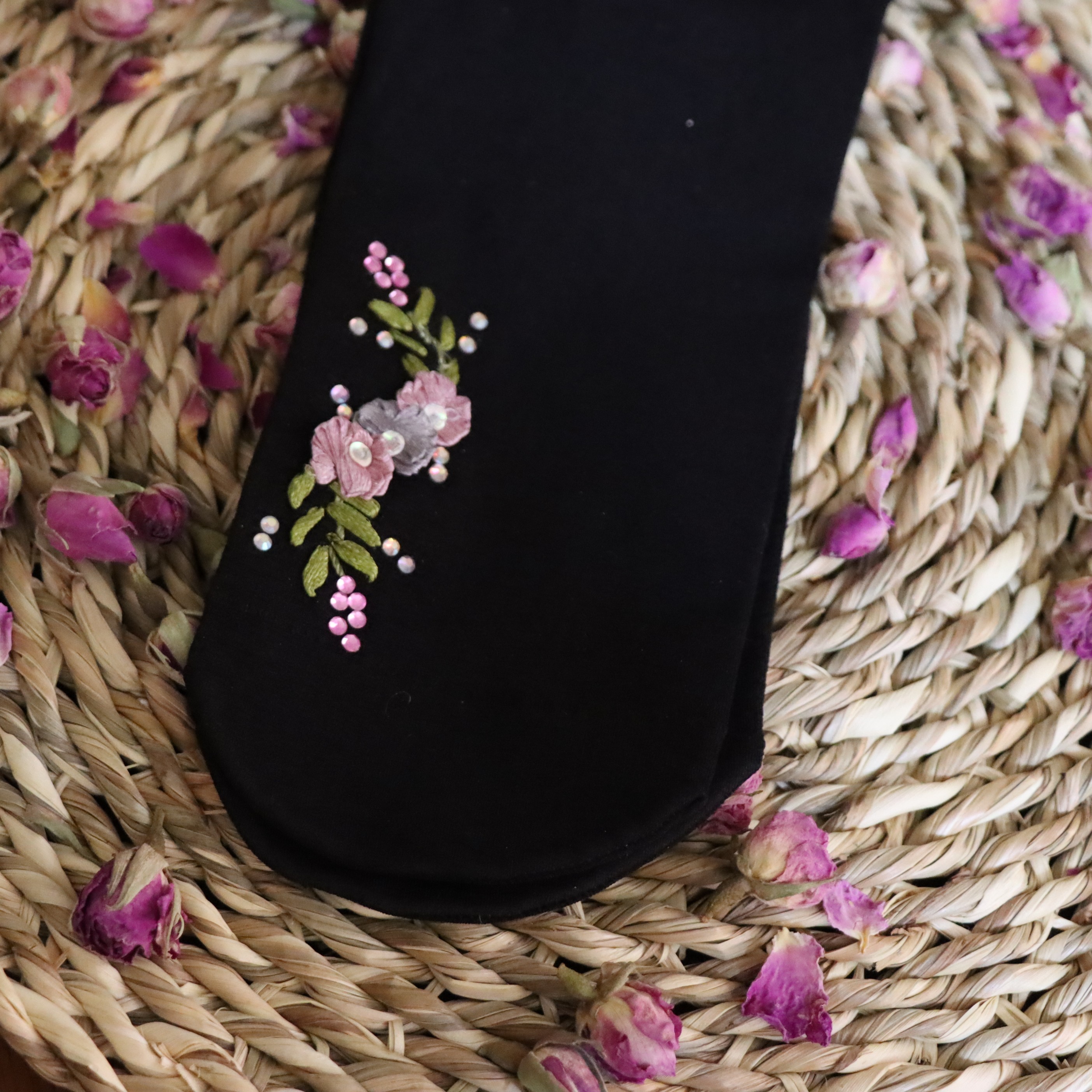 جوراب ربان دوزی