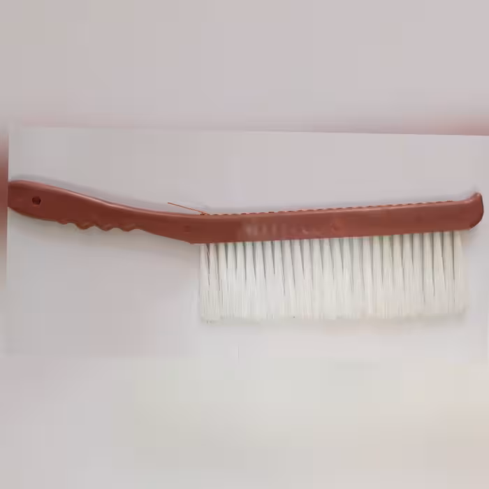 برس مخصوص تمیز کردن زنبور از روی شان عسل