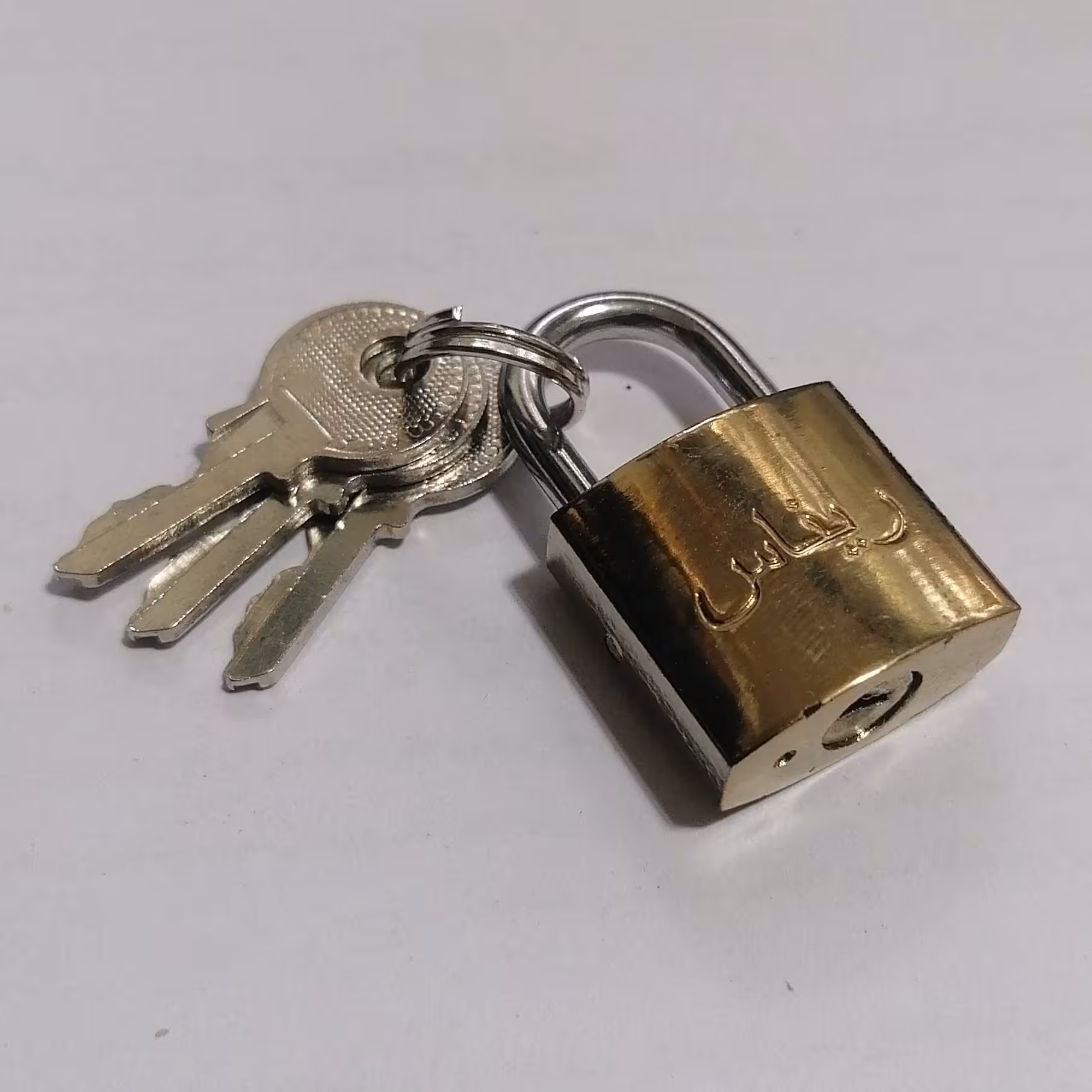 قفل اویز 20 ریناس یکسال ضمانت 