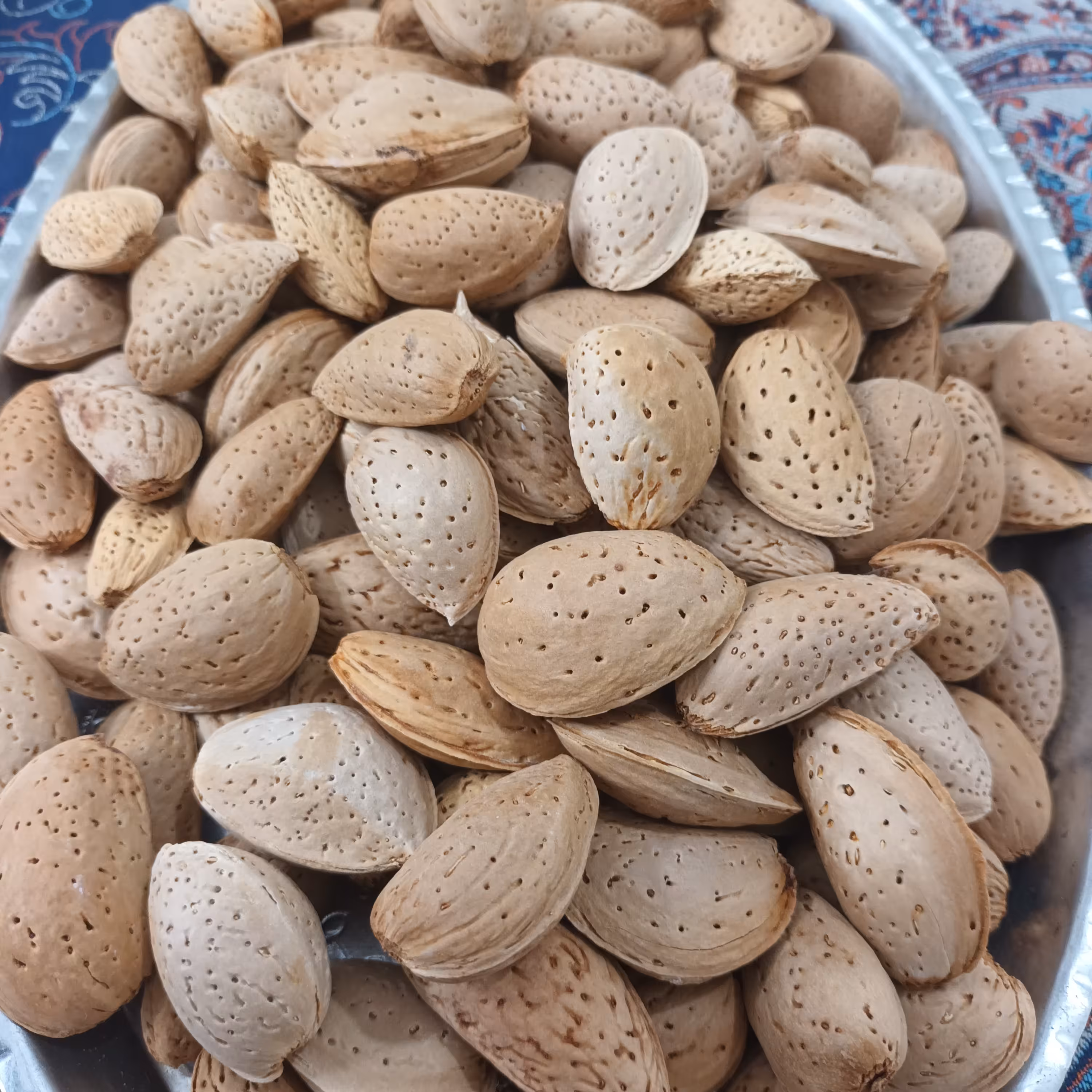 بادام آشتیان