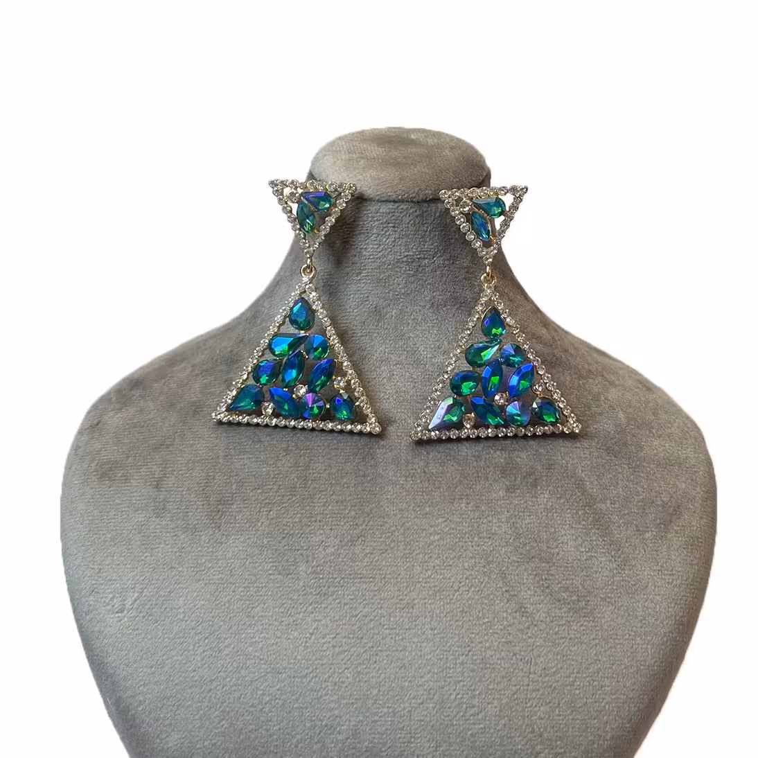 گوشواره ی طرح سه گوش همراه با نگین های آبی بزرگ