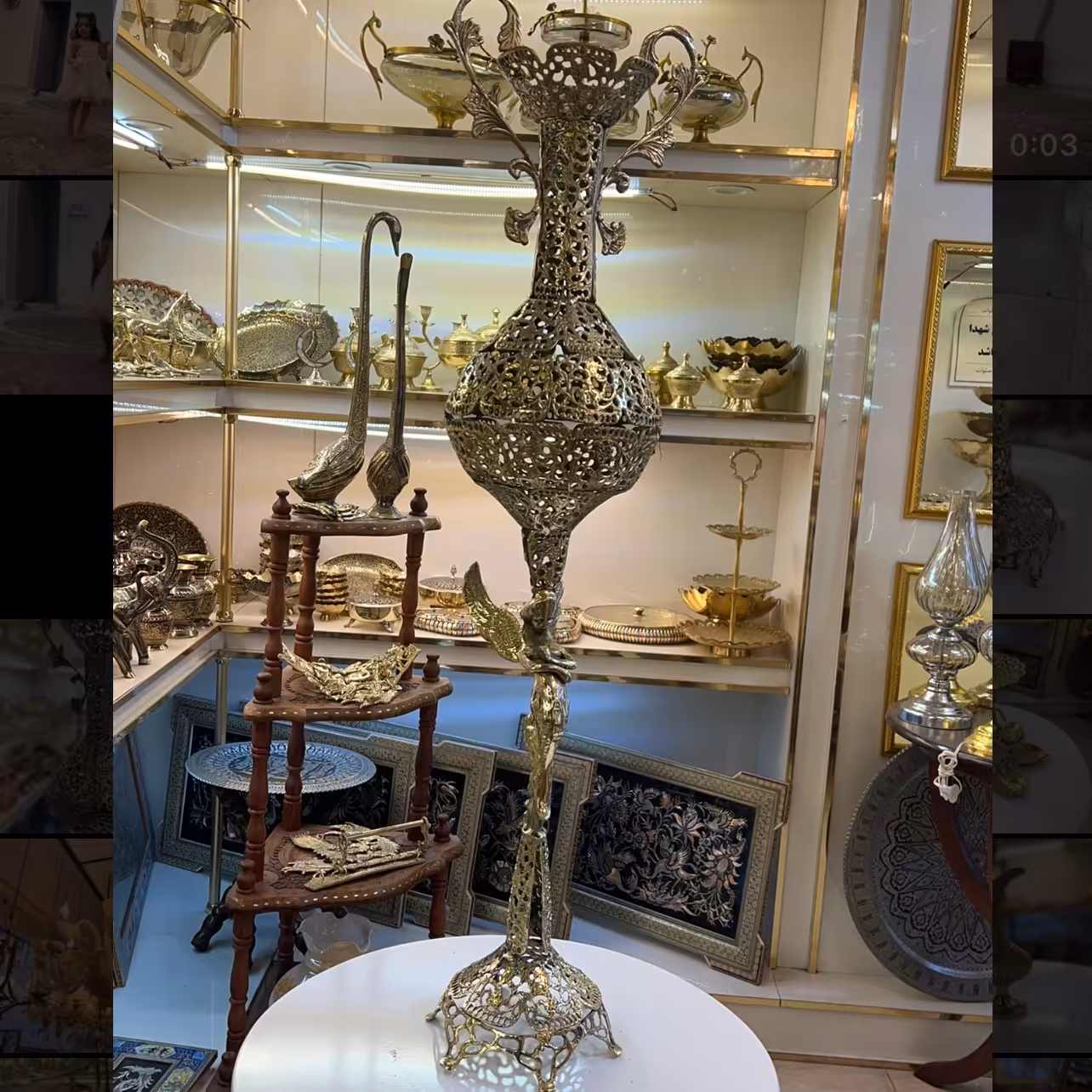 گلدان برنجی گلدان برنزی کنار سالنی برنجی