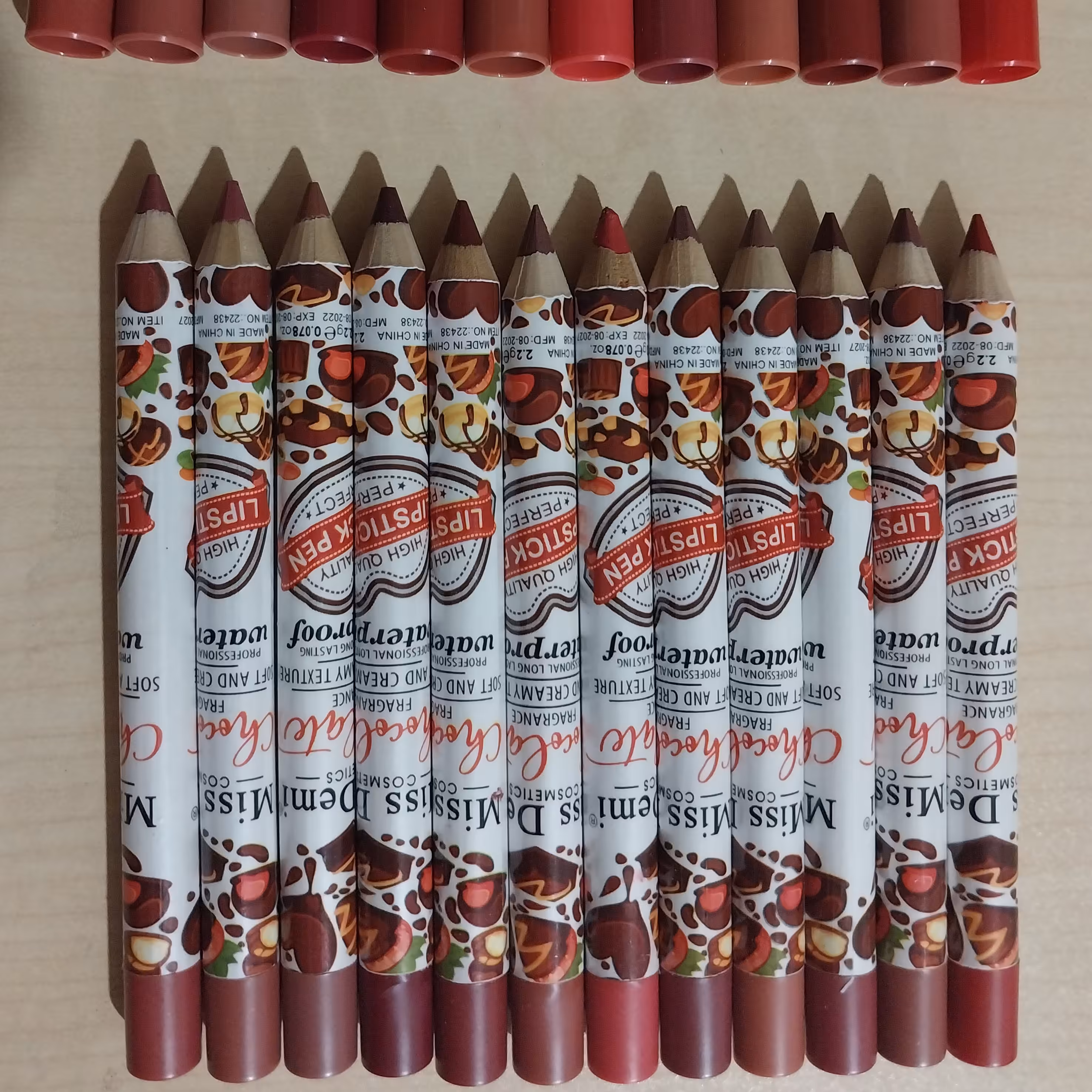 

رژ مدادی میس دمی پوکه طرح شکلات 

      Miss demi Lipstick Pencil