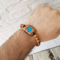 دستبند چوبی فیروزه کوبی شده طرح قلب
