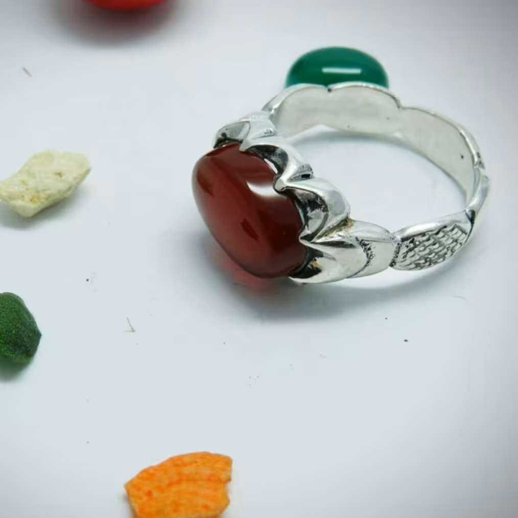 انگشتر نقره با نگین عقیق 2