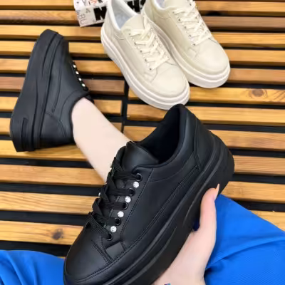 کتانی شیک. زیره و رویه خارجی