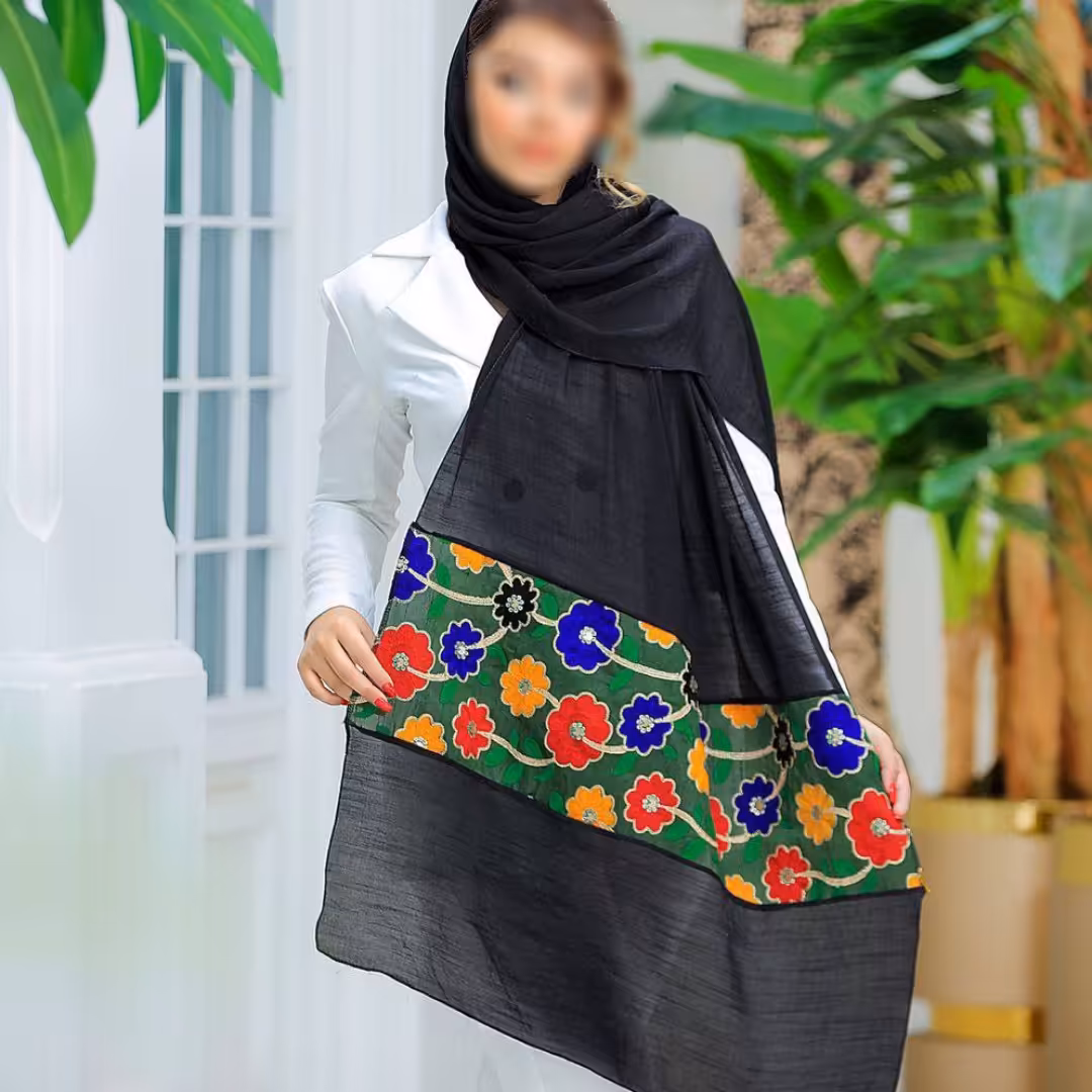 شال نخی اسلپ  مزونی زمینه مشکی طرح گل گلی ارسال رایگان 