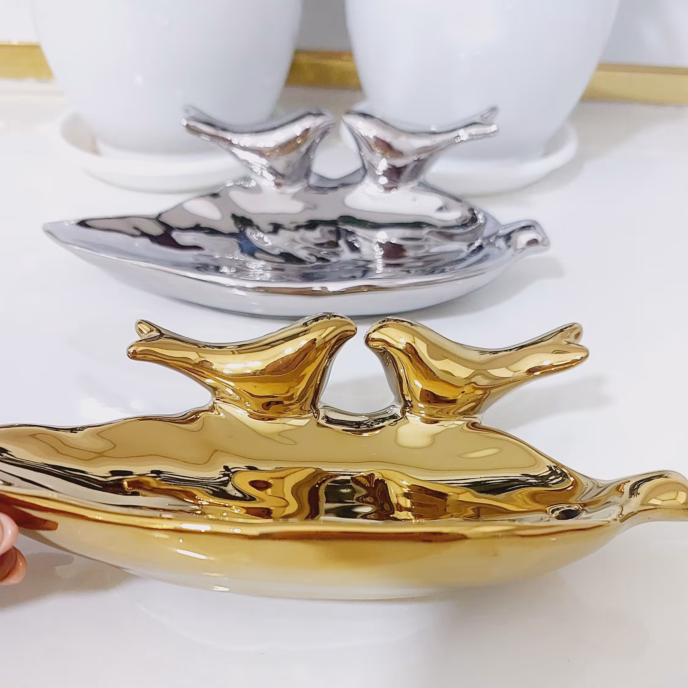 جاعودی طرح برگ  طول شانزده و نیم سانتی متردر دو رنگ طلایی و سیلور لطفا قبل از سفارش موجودی بگیرید 