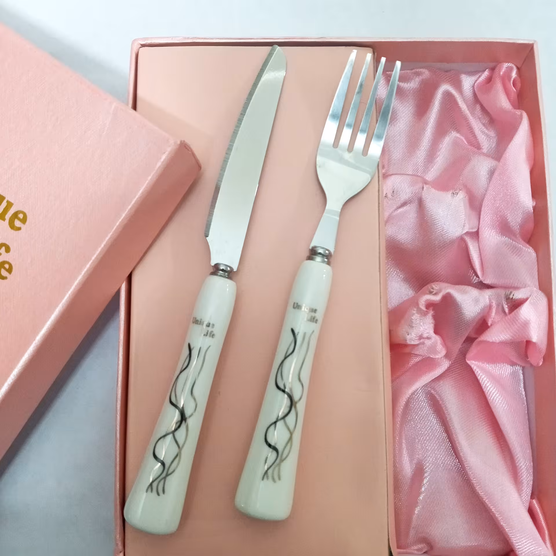 کارد و چنگال سرامیکی 12 عددی مارک یونیک لایف 6 عدد چنگال 6 عدد کارد دسته سرامیکی جنس عالی رنگ مشکی و طلایی 