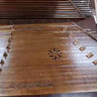 سنتور همراه میز سنتور و کتاب و لوازم 