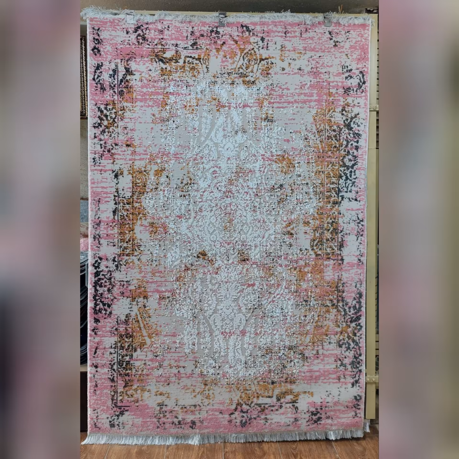  فرش فانتزی وینتیج سفید صورتی  گلبرجسته سایز فرش 4متری 500شانه  تراکم 1000 درجه یک کد 1001(ارسال باتیپاکس، پس کرایه)