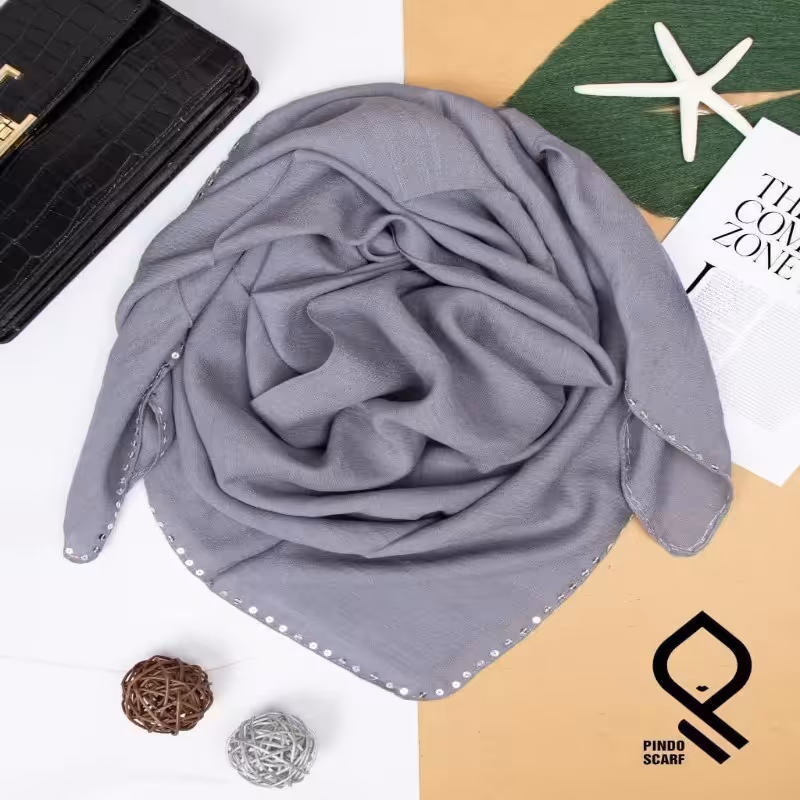 روسری نخی اسلپ دور پولکی رنگ طوسی قواره 95در 95 دور چرخ دوز