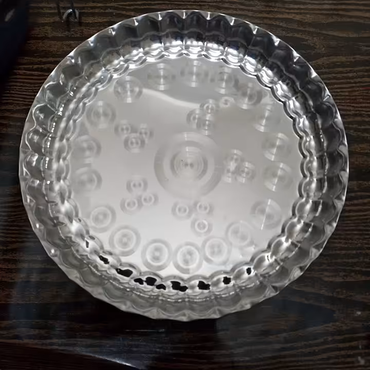 سینی استیل انگشتی سایز 30 لبه 3 سانتی طرح لبه کنگره دار 