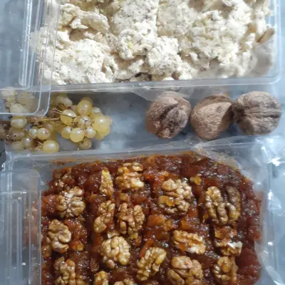 سوغات  هدیه نقل مغز گردویی زعفرانی و حلوا هویچ گردوی مخصوص 3کیلو 