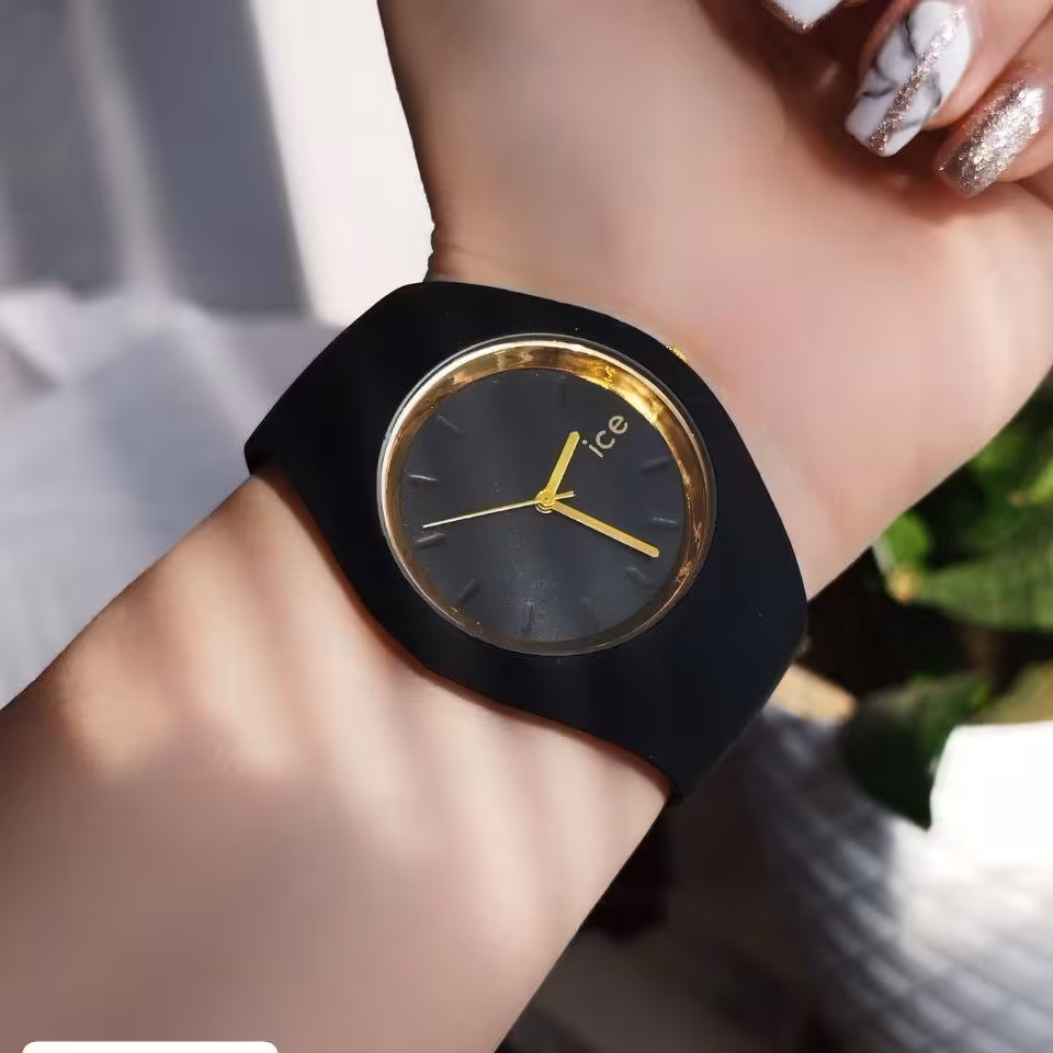 ساعت دخترانه ورزشی