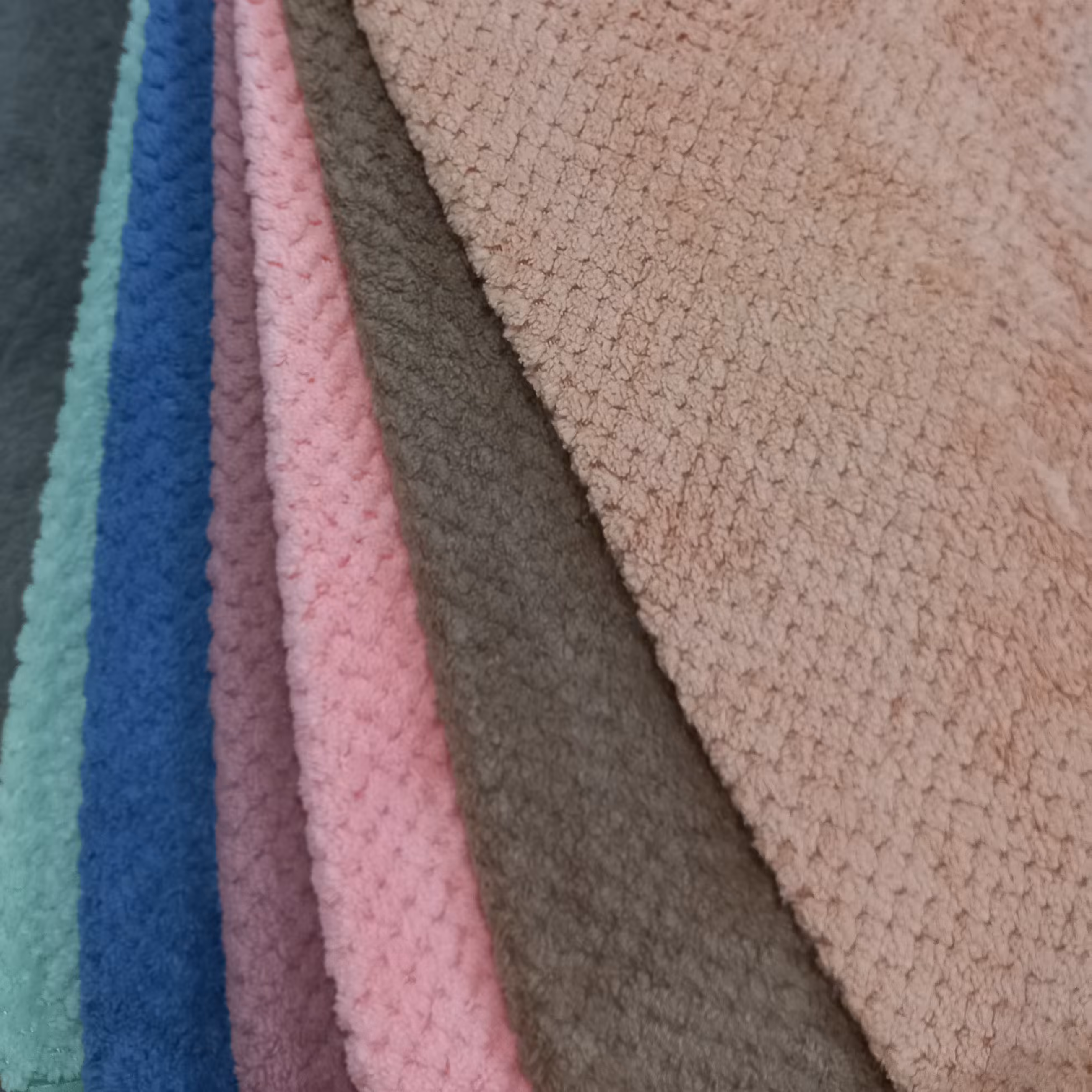 دستمال نانو آبگیر بدون پرزدهی وبا کیفیت بسیار عالی و رنگبندی زیبا و متنوع