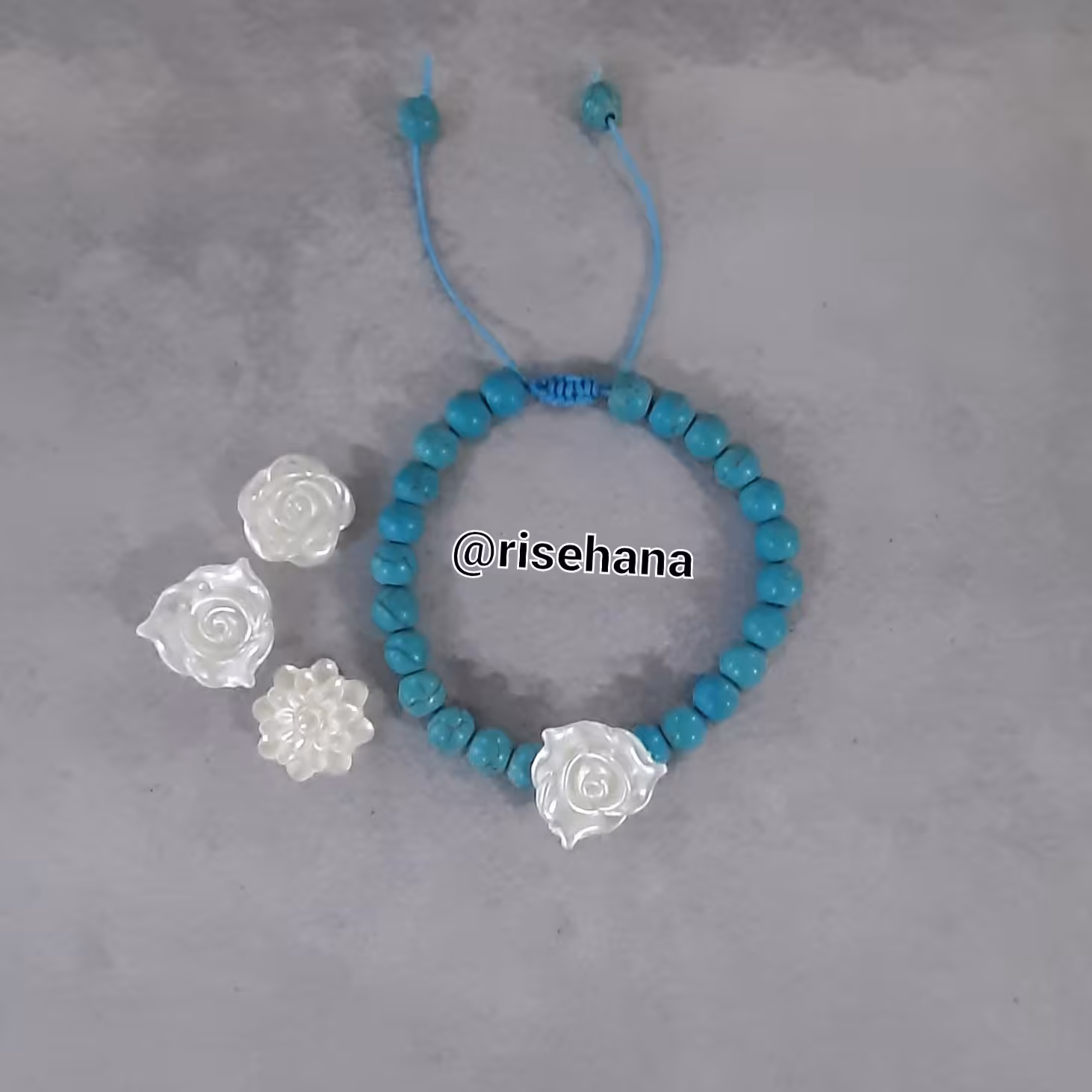 دستبند فیروزه با گل کریستال خارجی شیک (انتخاب گل به سلیقه مشتری)