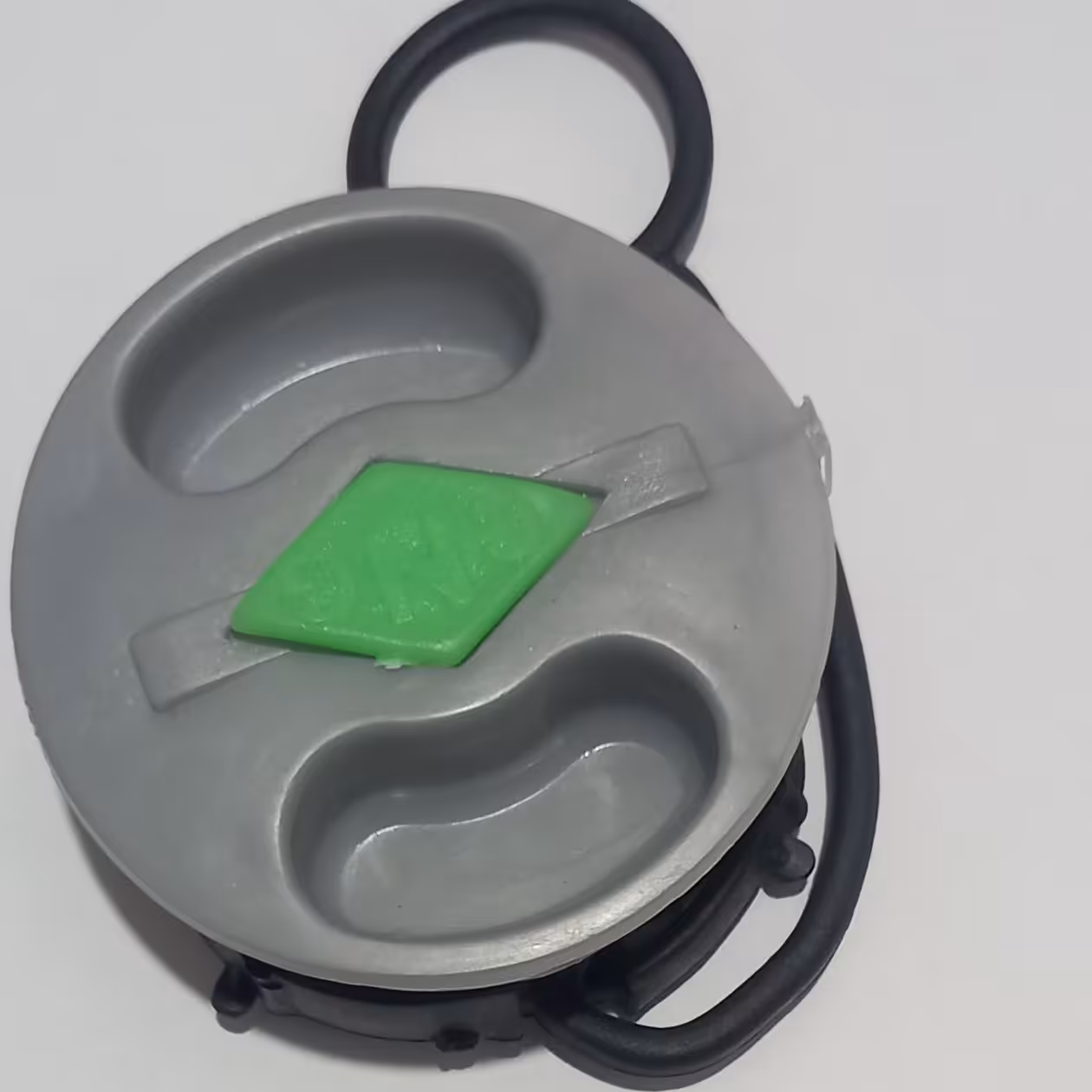 درباک CNG بند دار آرم کوچک نقره ای کد 2031 بسته 2 عددی