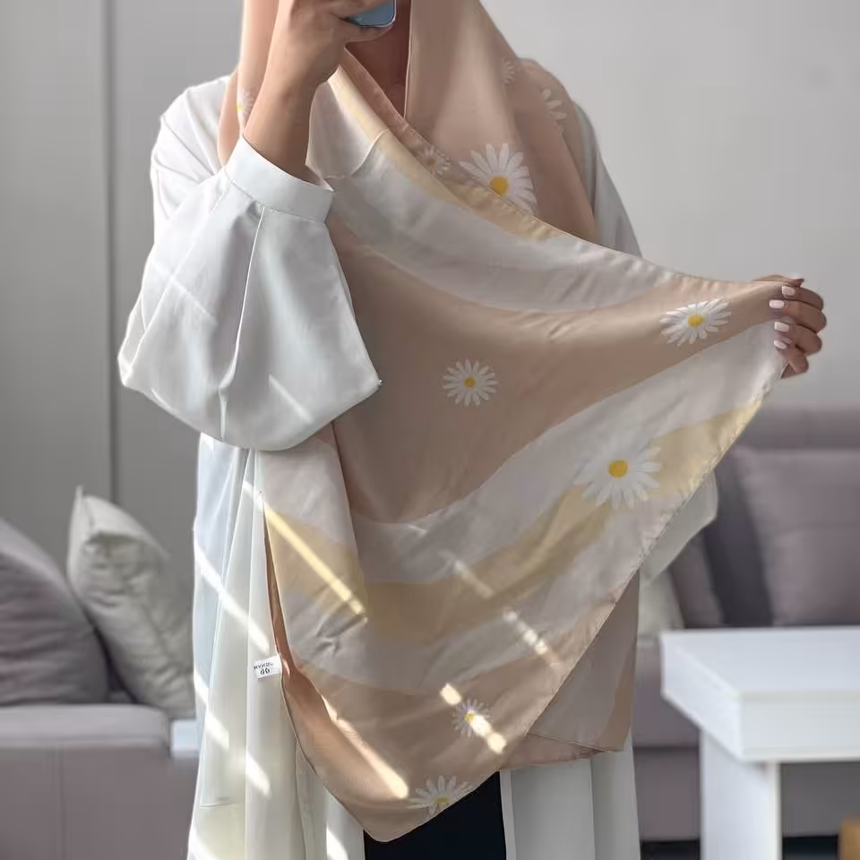 شال نخی چهارفصل کرم گلدار