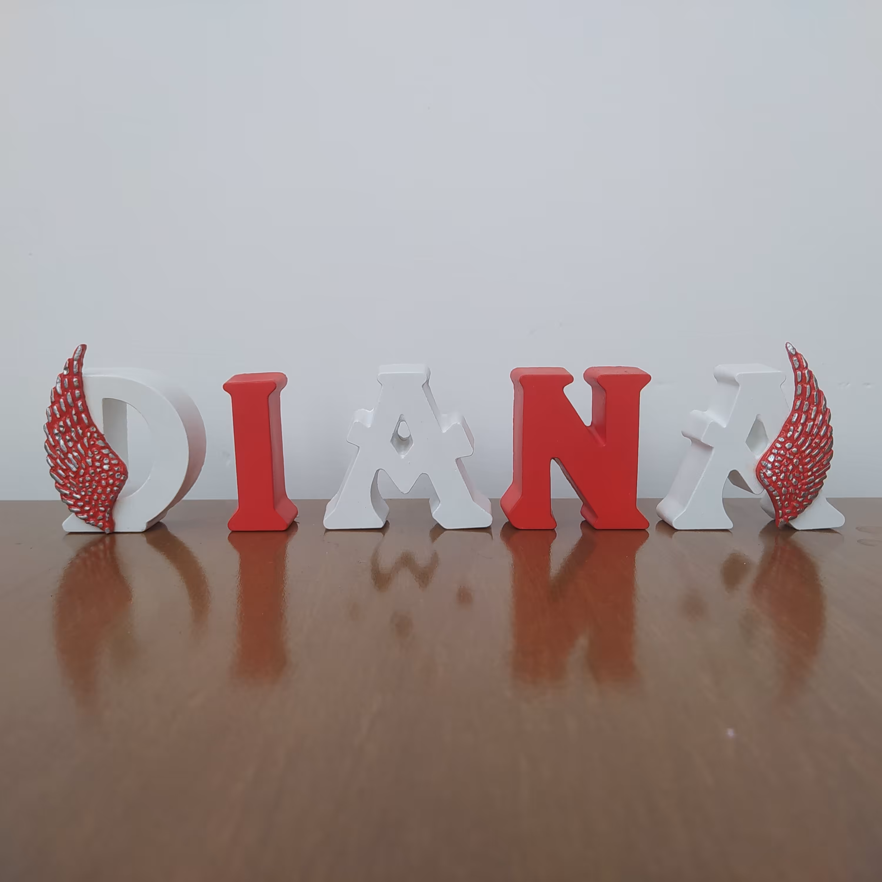 استند اسم مدل دیانا 