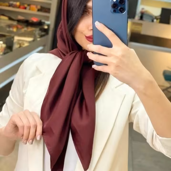 روسری ساتن ابریشم تک رنگ قواره 110