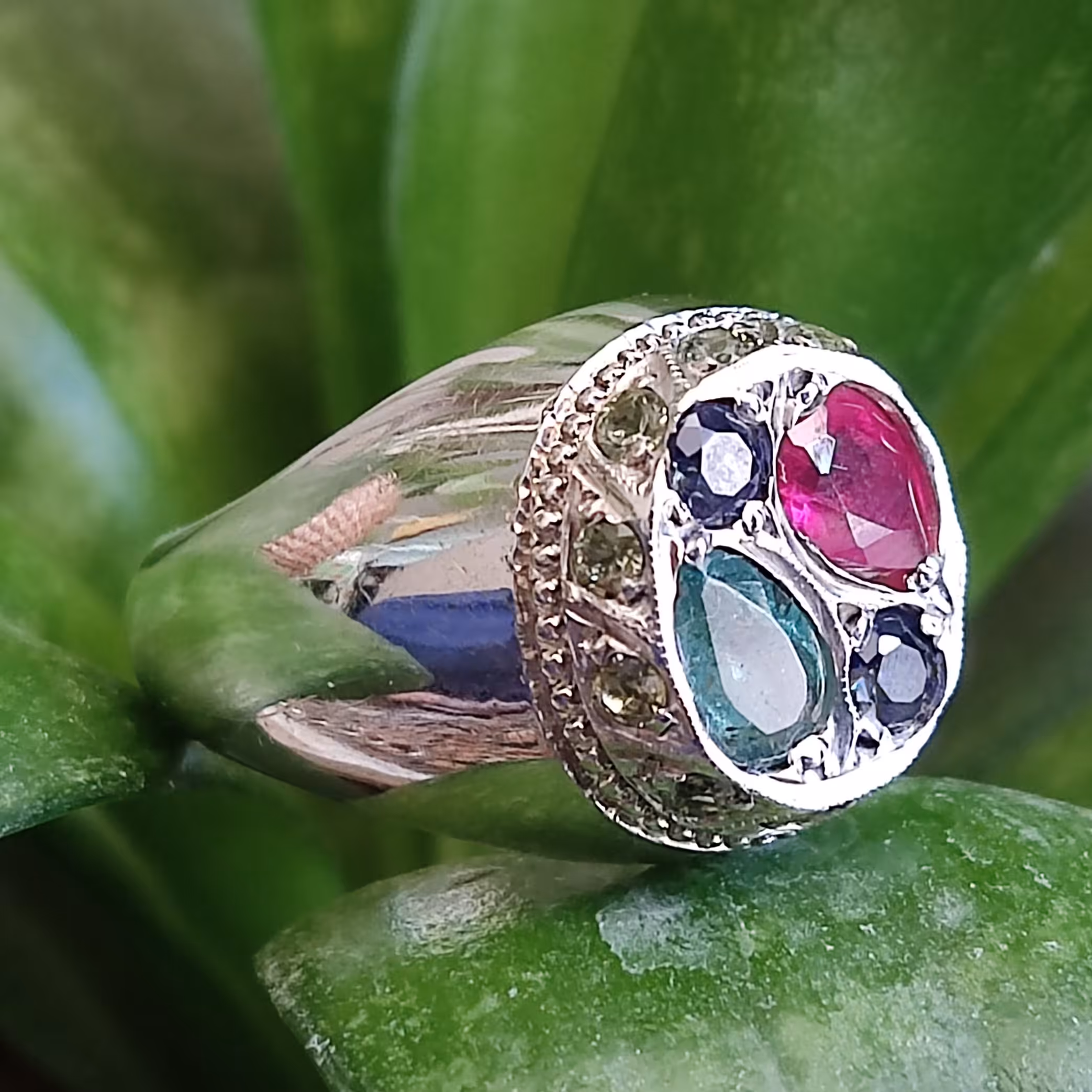 تمام جواهری زمرد نچرال و یاقوت سرخ نچرال شناسنامه دار