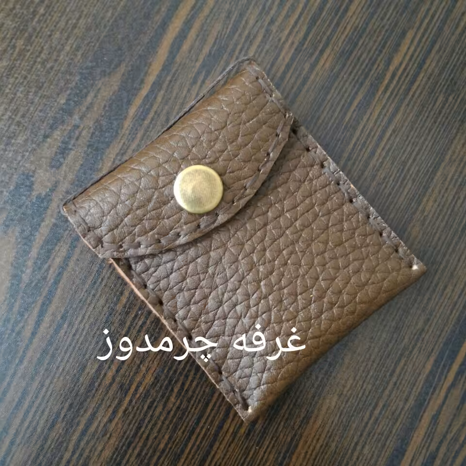 گردن آویز جای دعا و حرز  کیف دعا چرم طبیعی دست دوز  سایز 5  در 6 سانتیمتر