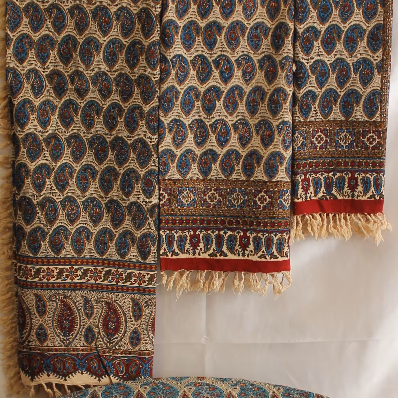 رومیزی قلمکار اعلا طرح بته آبی سایز 100 در 100