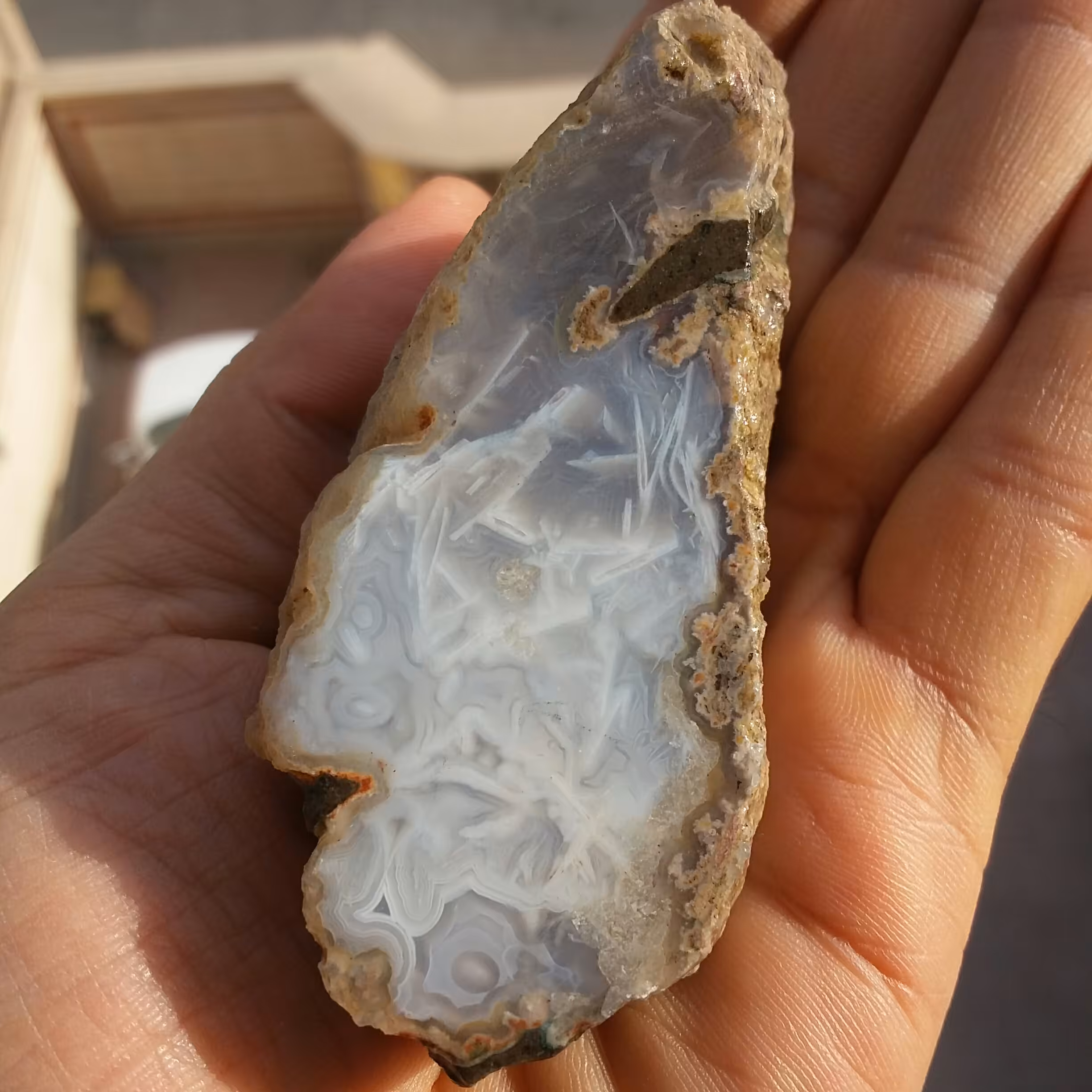 اسلایس سنگ راف عقیق رتایل دار محشر دیدنی کاملا طبیعی شاهکار خلقت
با قابلیت ساخت چندین نگین ارزشمند و خاااص