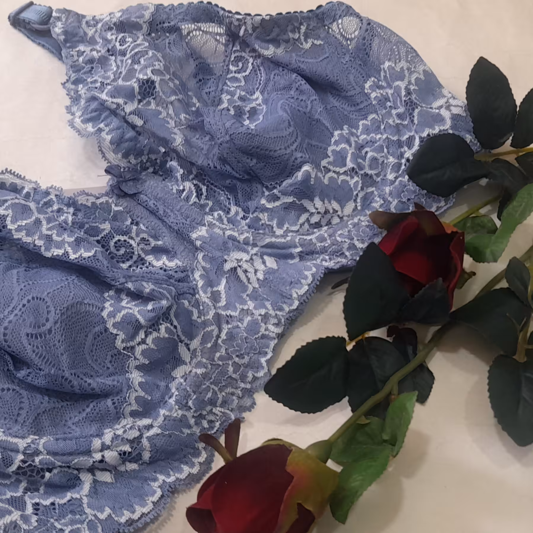 سوتین دانتل فنردار  سایز بزرگ 95  و 100