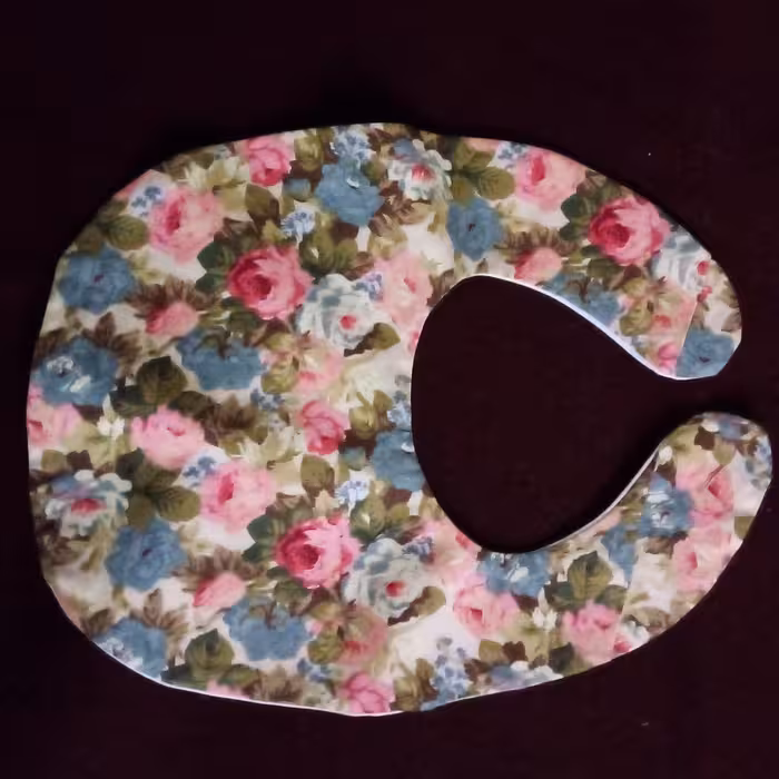 پیش بند غذا از نوازادی تا5 سالگی مناسب مهد کودک ها و  رنگ امیزی و گل بازی کودک 