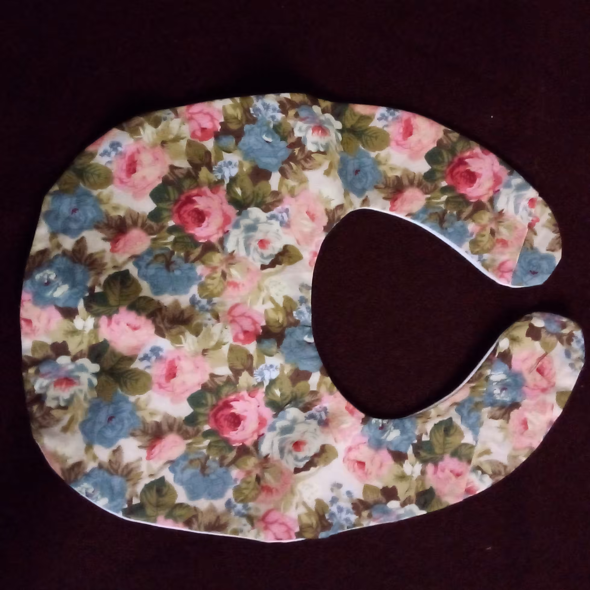 پیش بند غذا از نوازادی تا5 سالگی مناسب مهد کودک ها و  رنگ امیزی و گل بازی کودک 