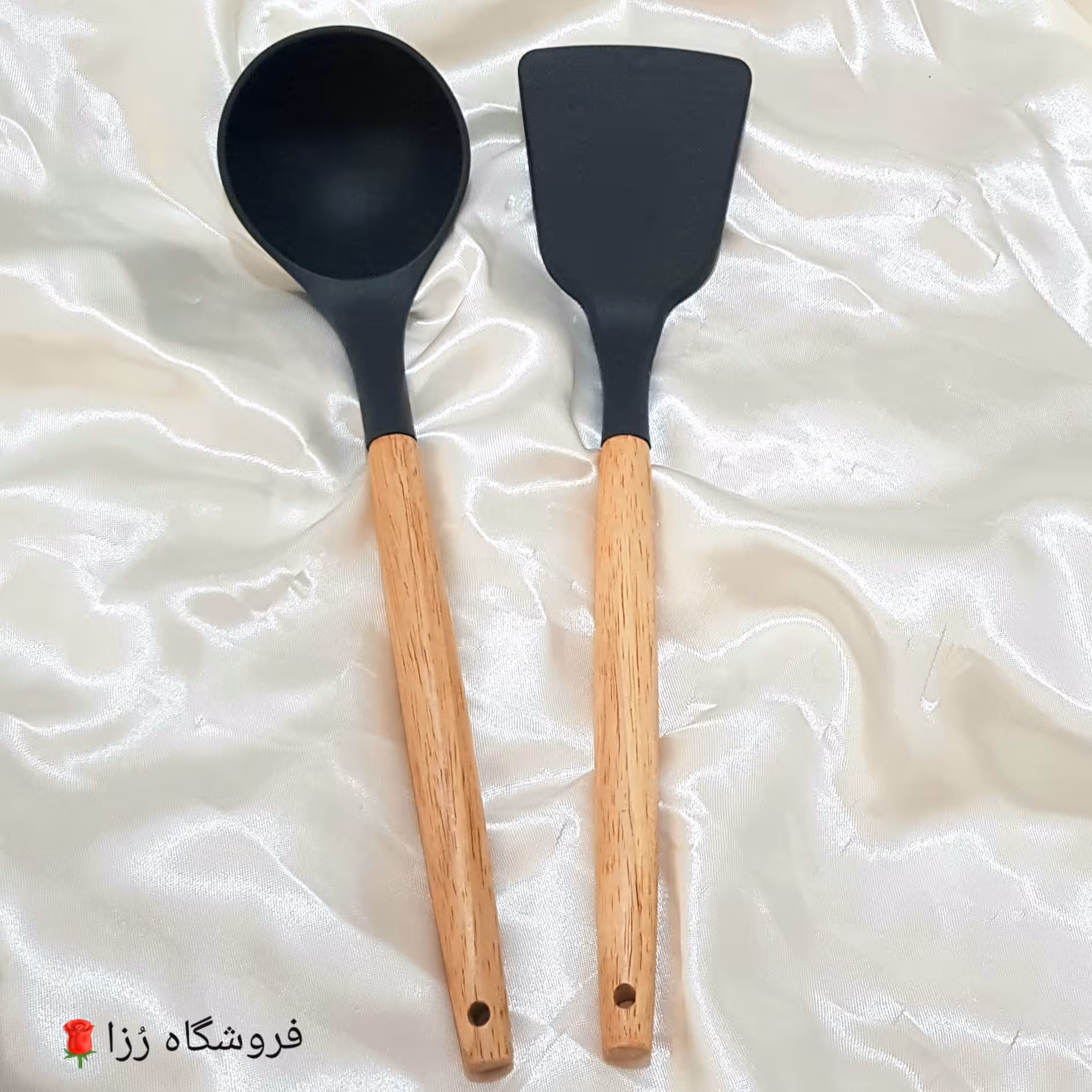 ملاقه سیلیکونی با دسته چوب بامبو