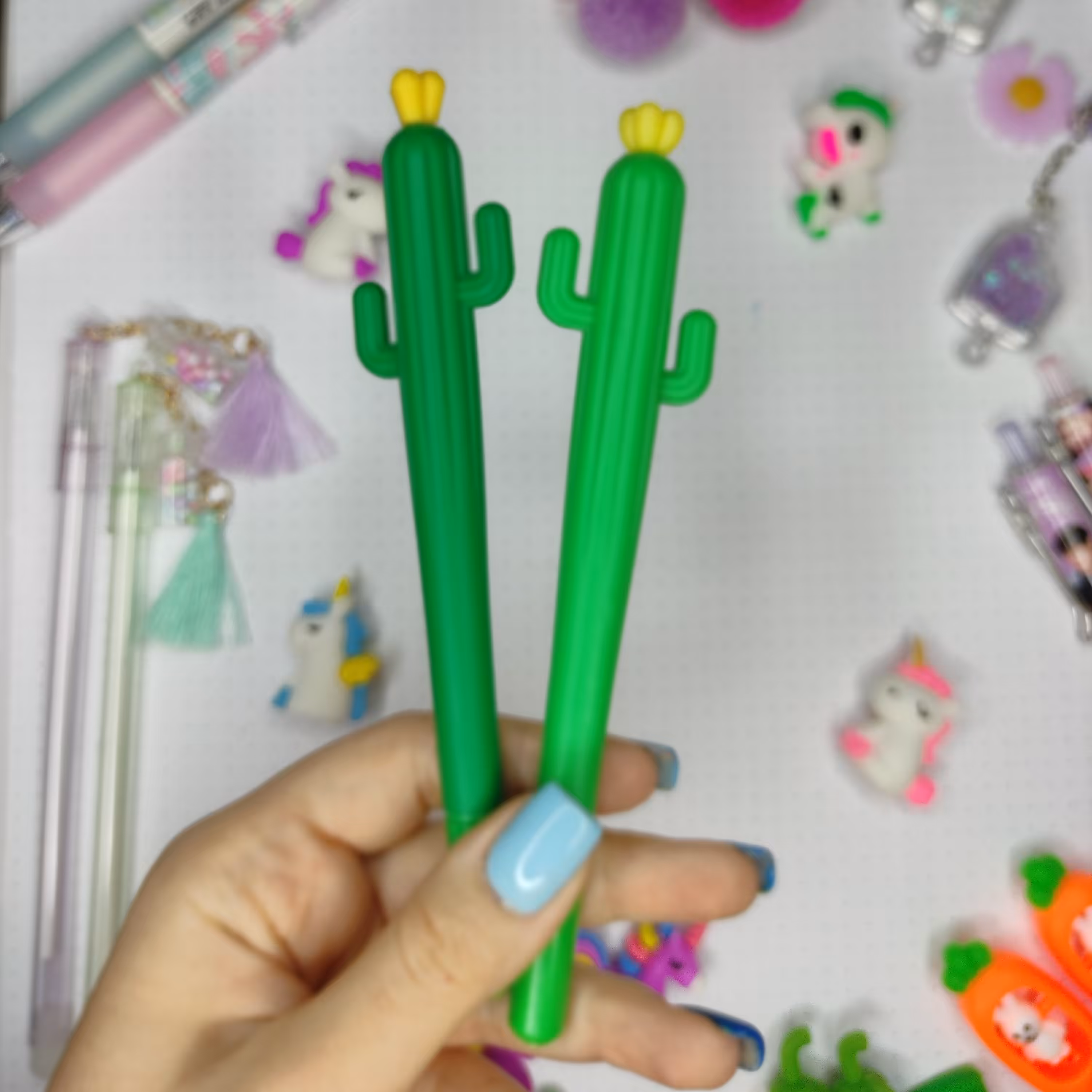 روان نویس طرح گل کاکتوس در 2 تناژ رنگ با بدنه سیلیکونی و جوهر آبی و بسیار روان