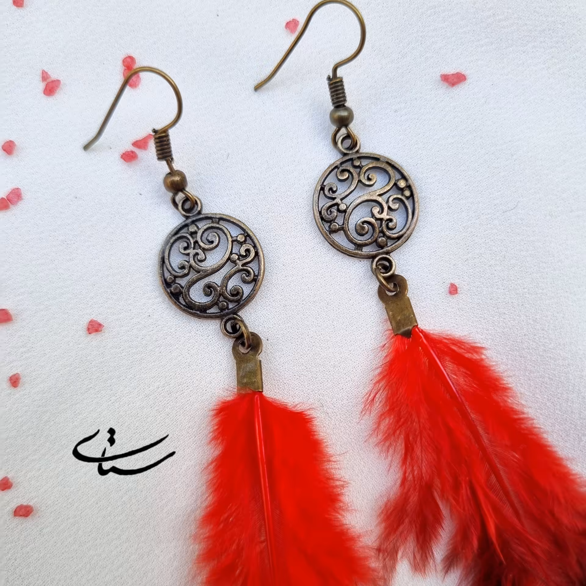گوشوار پر رنگی قرمز