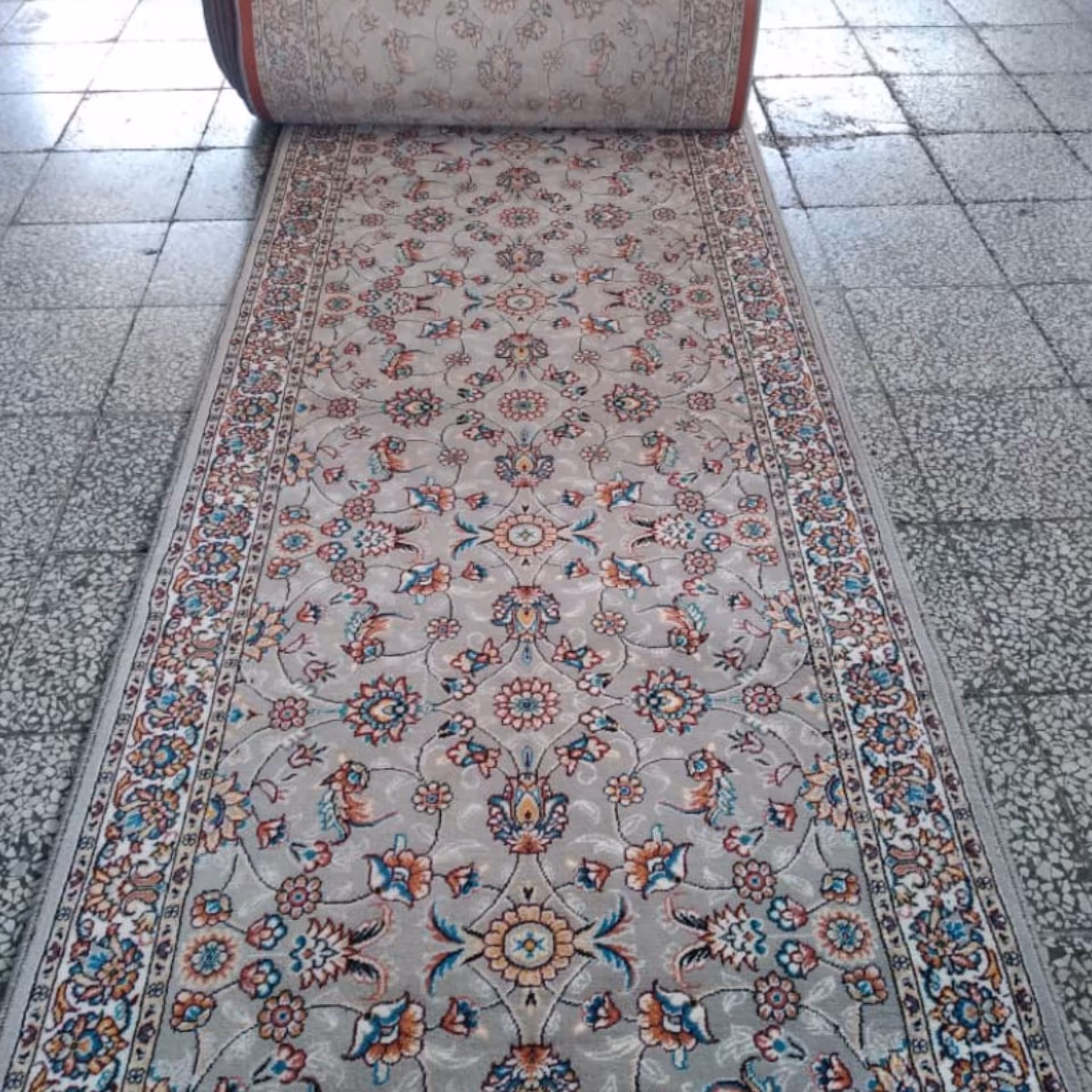 فرش کناره افشان فیلی 140 در 228 سانت 500شانه  کیفیت درجه یک فرش راهرویی یا کناره فرش متری،( ارسالباتیپاکس،پسکرایه)