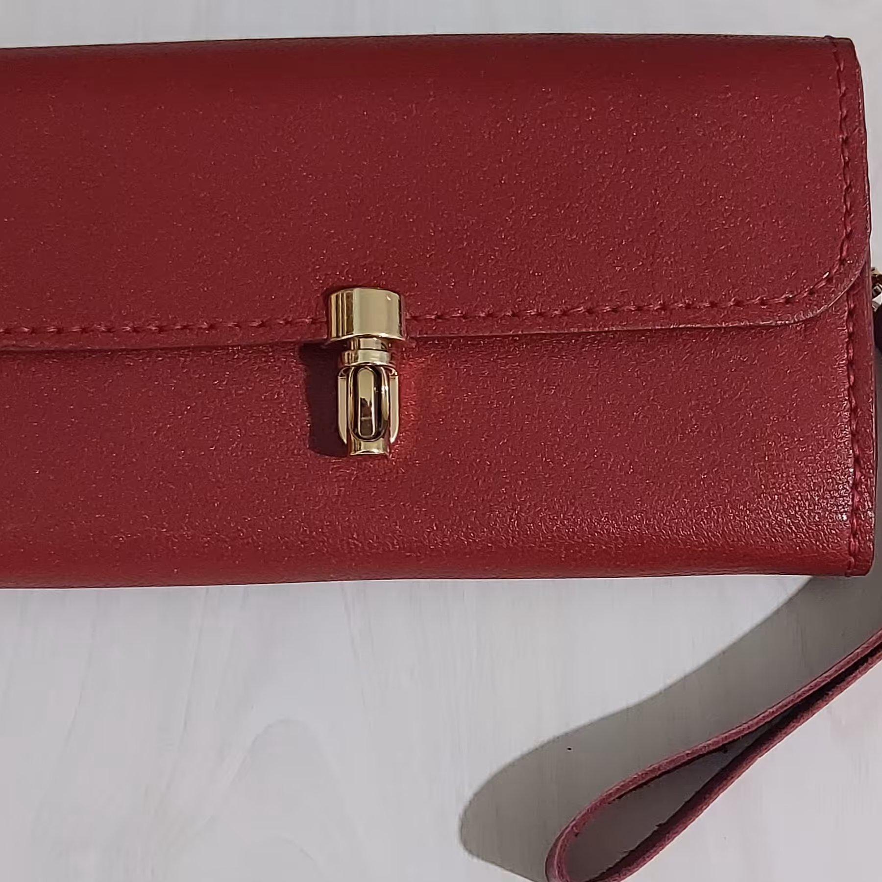 کیف پول قرمز  دوخته شده از چرم بزی 