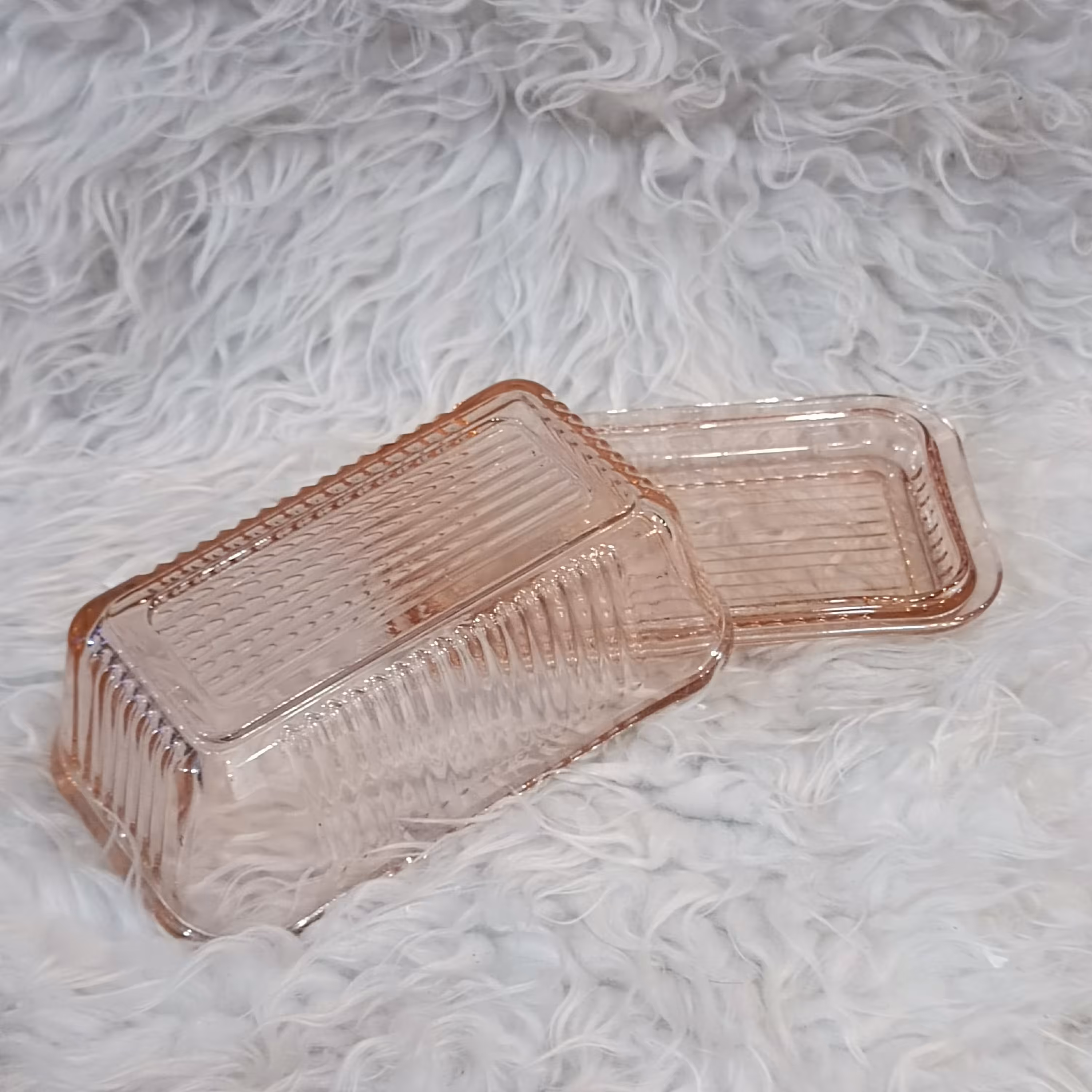 پنیر یا کره خوری شیشه ای پرشیا صورتی کاوه طول  17در 10در ارتفاع 8س 