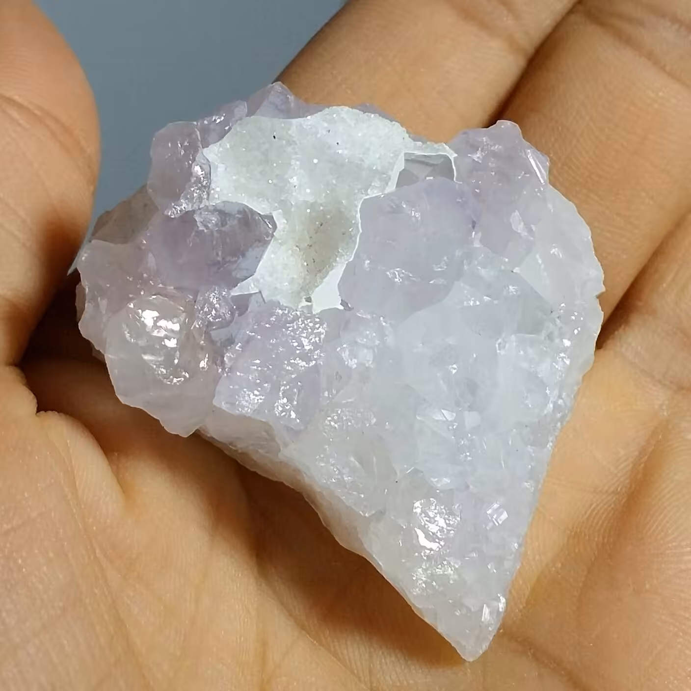 سنگ راف آمیتیس بلور درشت همرشدی با بورنیت شکری بسیار زیبا خا ا ص دیدنی کاملا طبیعی شاهکار خلقت 
کد 10295