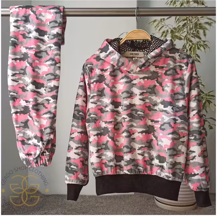 هودی شلوار اسپرت،جنس مخمل کوبیده،طرح ارتشی،رنگ صورتی،کار وارداتی با کیفیت و دوخت عالی در دو سایز  40 و 46 برند koton